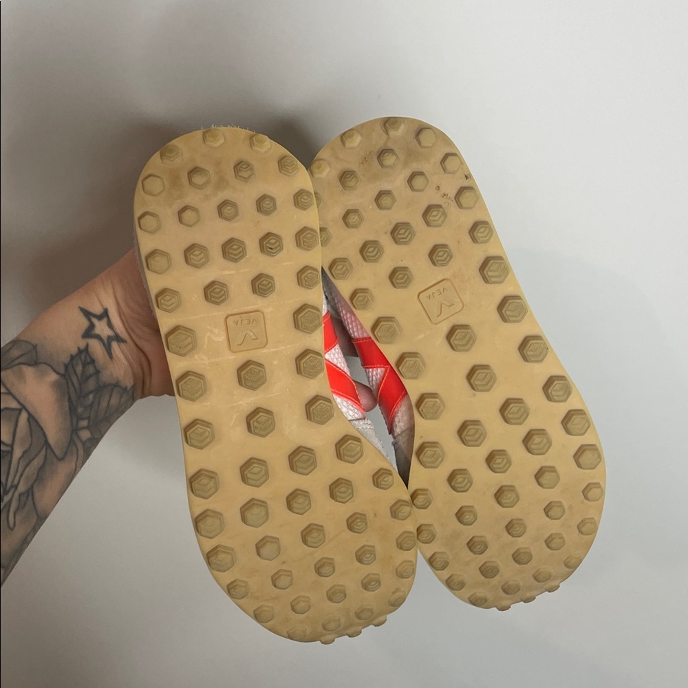 Sold Veja | Women’s Rio Branco Hexamesh Sneakers in Gravel Orange Grey Size 6 - Picture 6 of 7